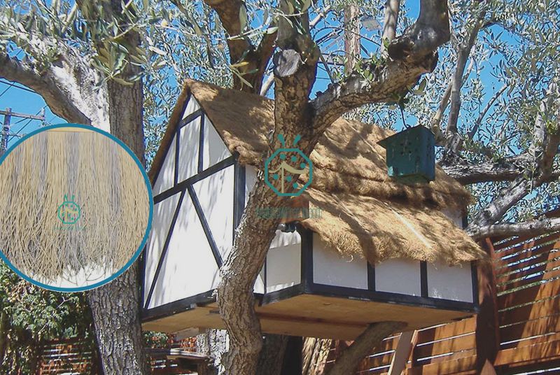 Hermoso techo de paja artificial de la casa del árbol para la decoración de la villa del hotel del resort de montaña