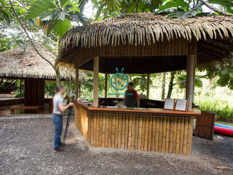 ¿Por qué el techo de paja de palma artificial se convierte en una opción popular para el restaurante moderno Tiki Hut?
    